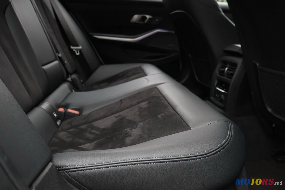 2020' BMW 3 Series photo #6