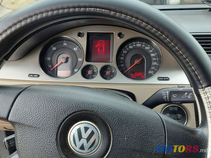 2008' Volkswagen Passat photo #5