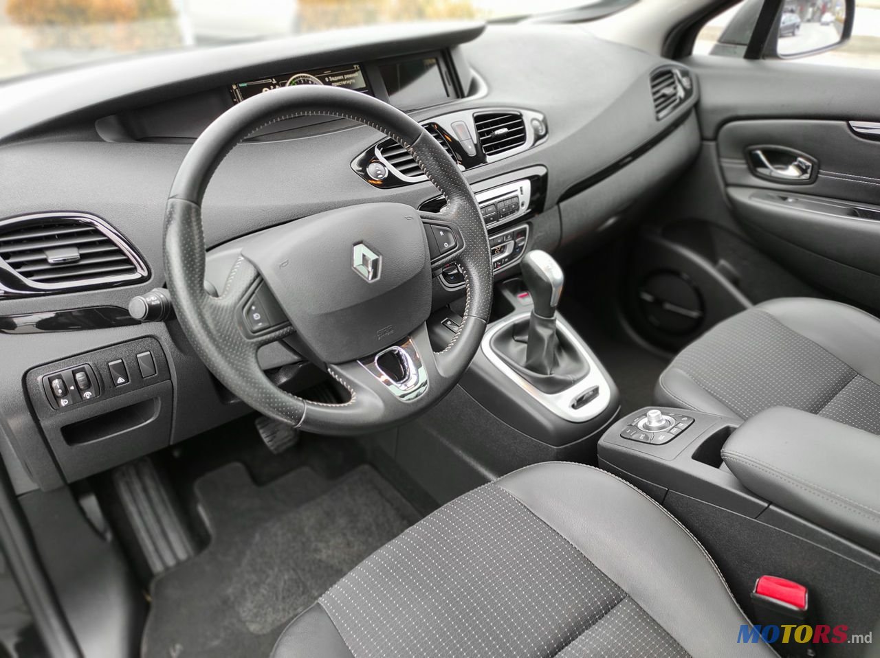 2013' Renault Scenic photo #4