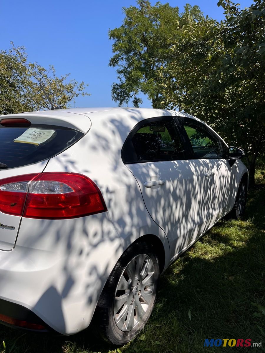2012' Kia Rio photo #2