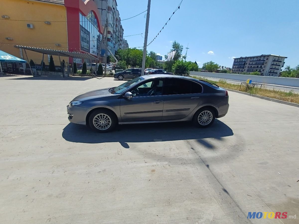 2011' Renault Laguna photo #6