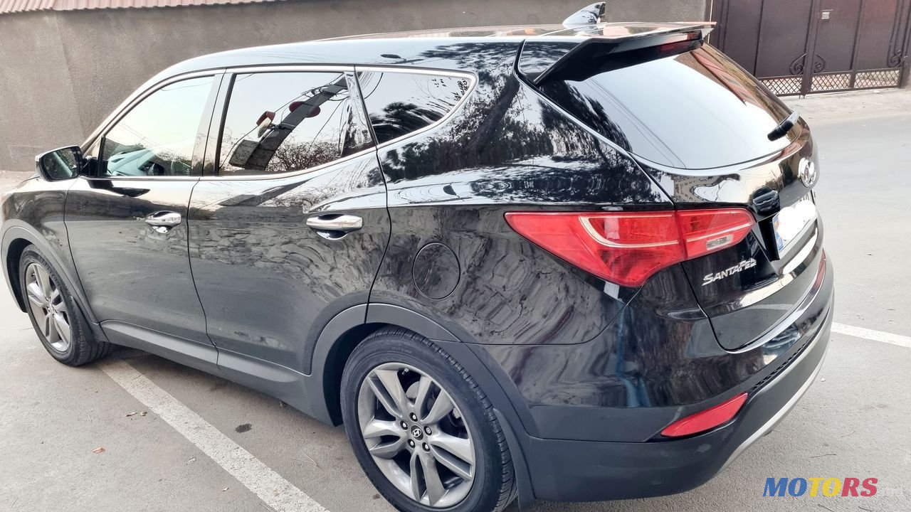 2013' Hyundai Santa Fe photo #2