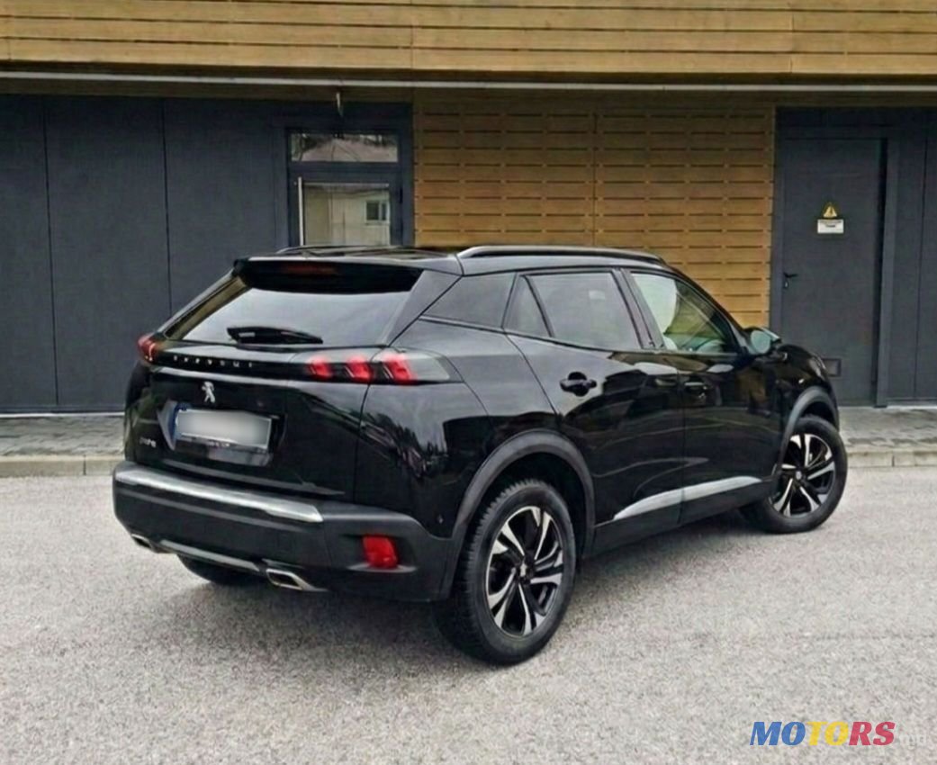 2023' Peugeot 2008 photo #2