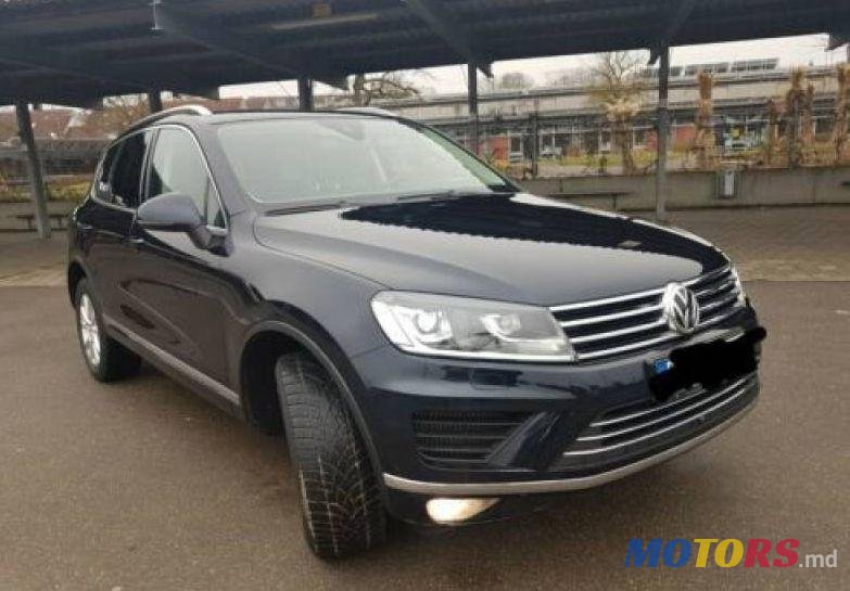 2015' Volkswagen Touareg photo #4