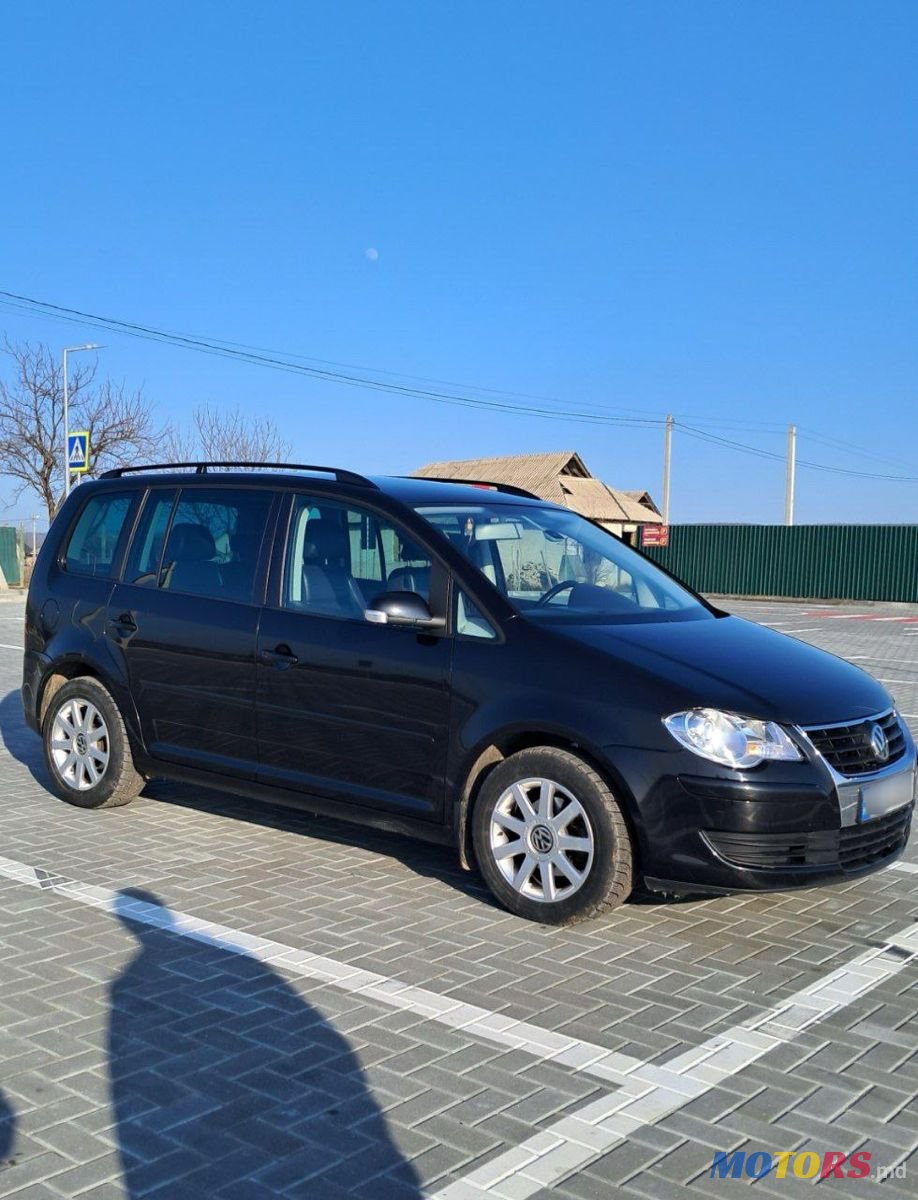 2007' Volkswagen Touran photo #2