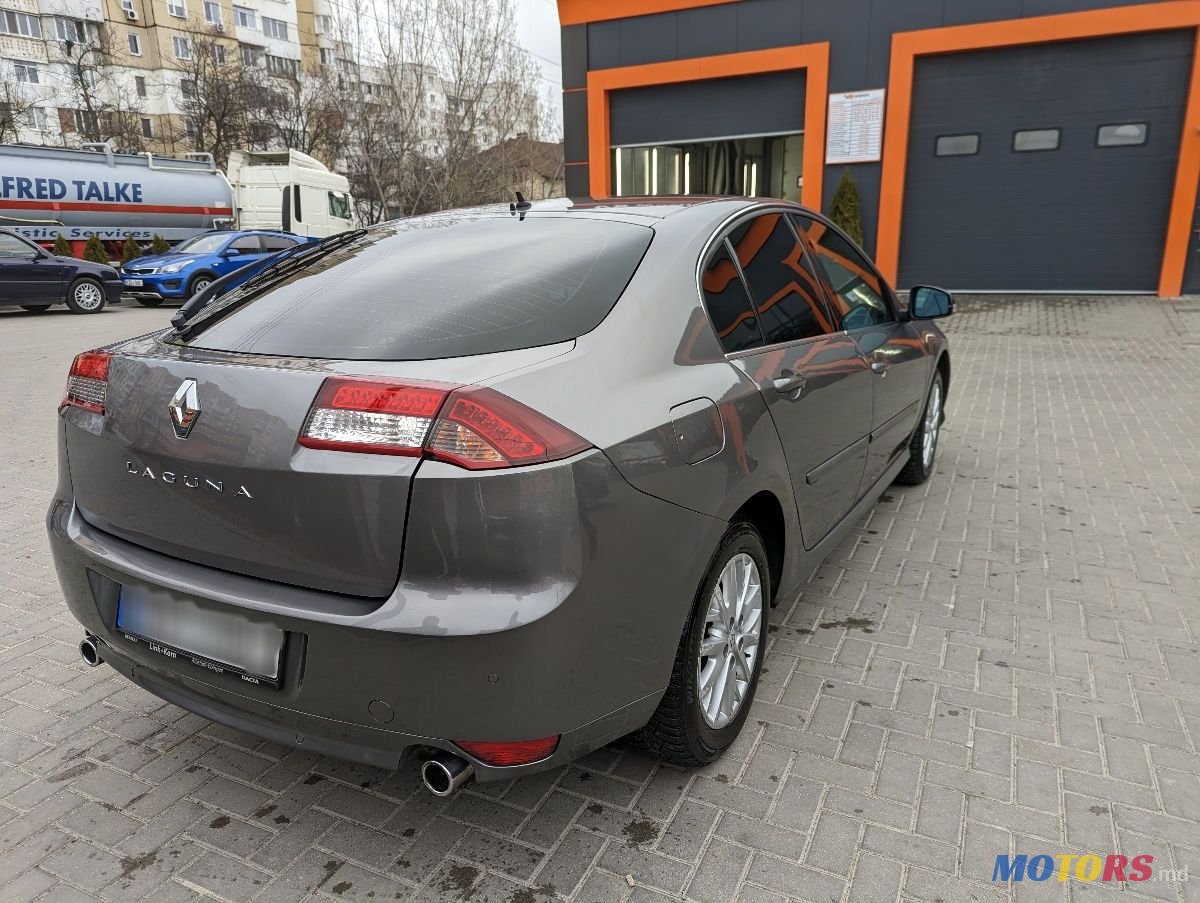 2015' Renault Laguna photo #5