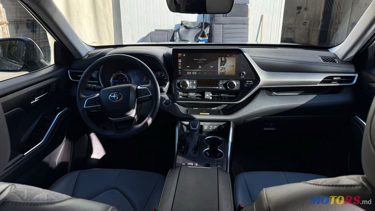 2022' Toyota Highlander photo #4