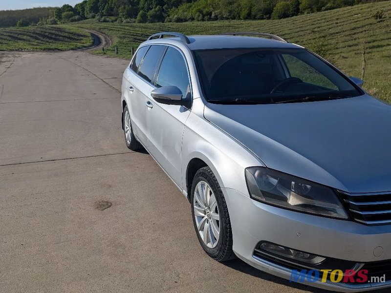 2010' Volkswagen Passat photo #2