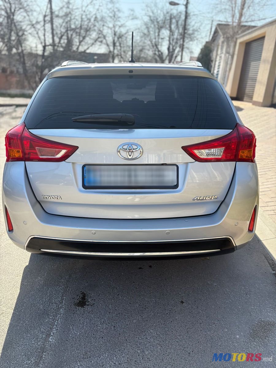 2013' Toyota Auris photo #2