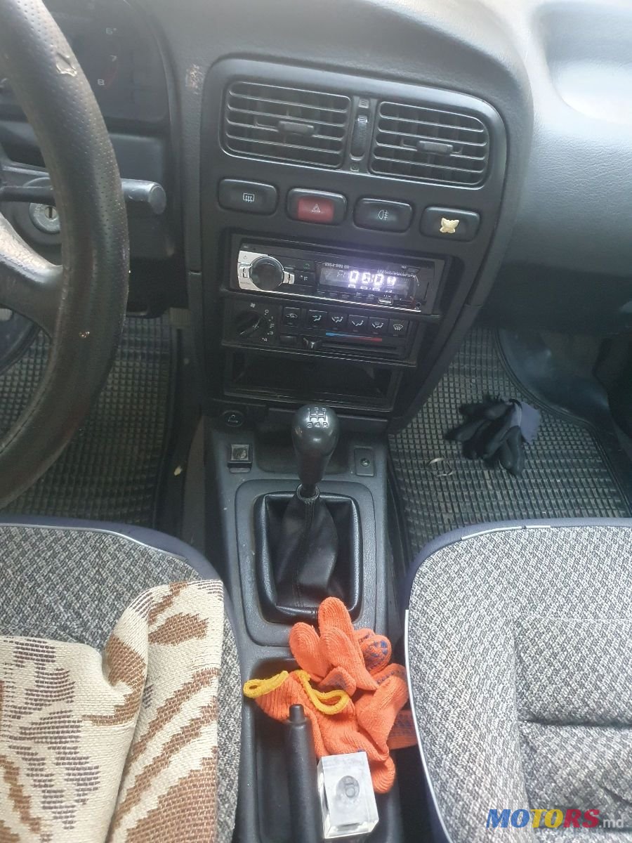 1993' Nissan Primera photo #2