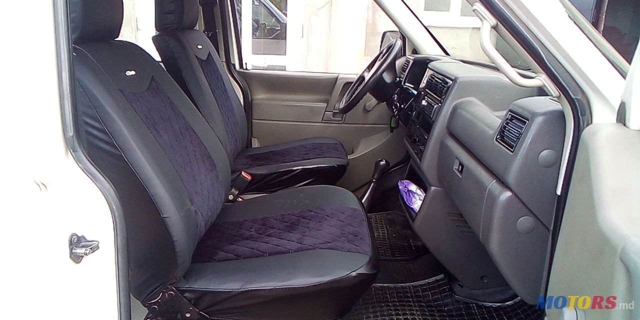 2001' Volkswagen Transporter photo #4