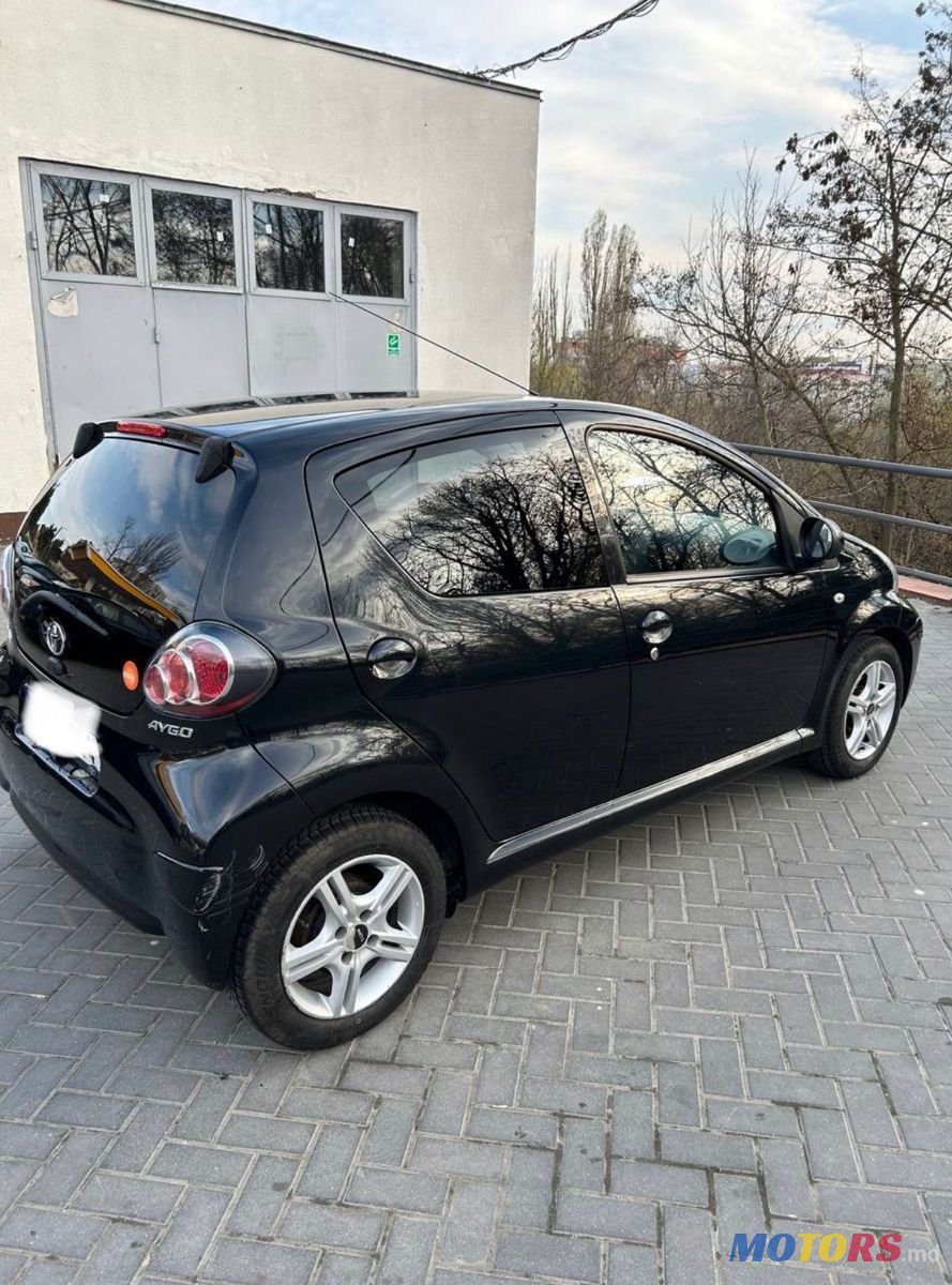 2011' Toyota Aygo photo #2