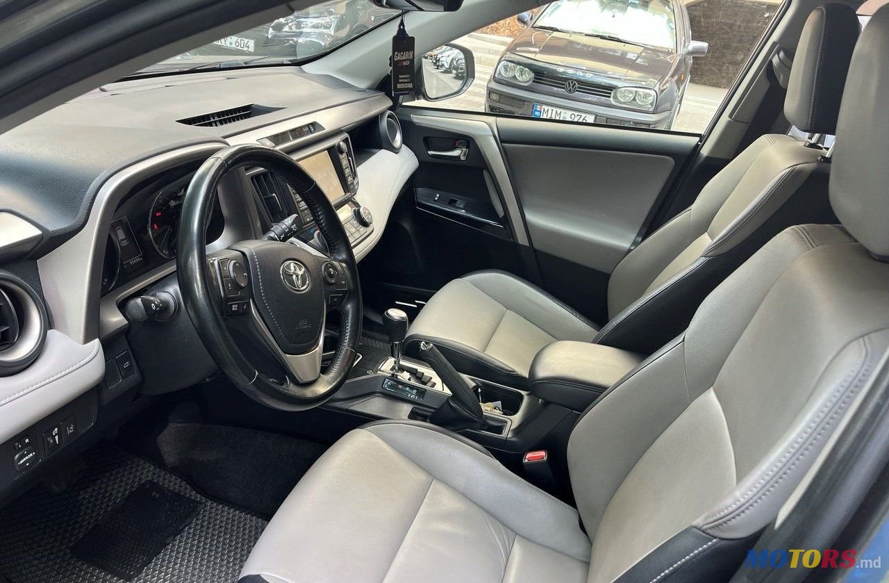 2018' Toyota RAV4 photo #3