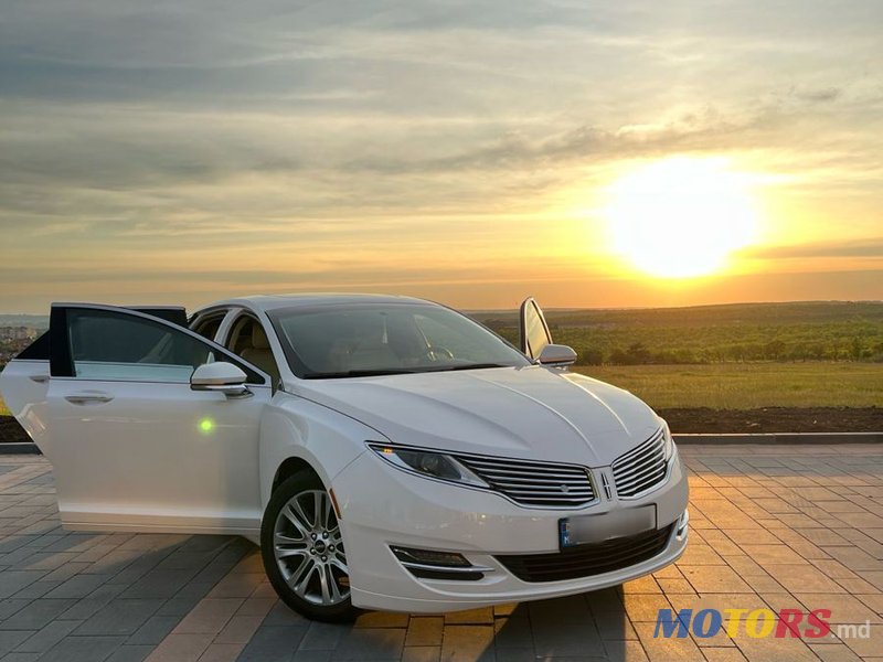 2013' Lincoln MKZ photo #2