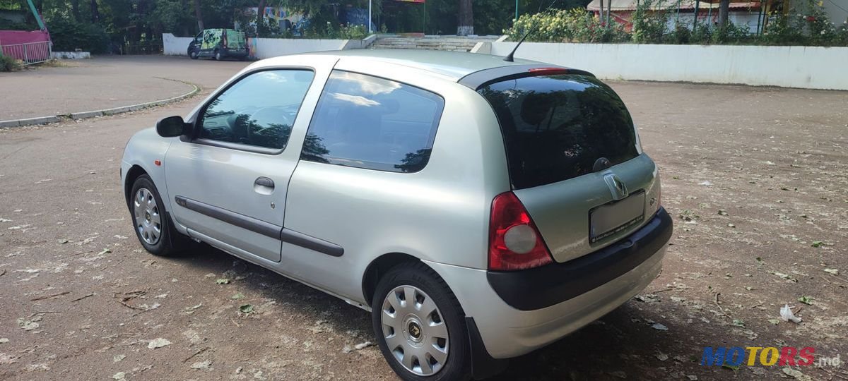 2001' Renault Clio photo #2