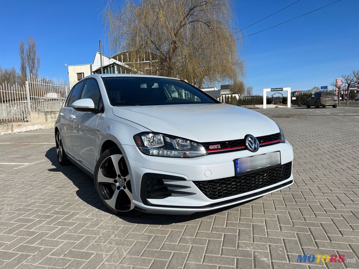 2019' Volkswagen Golf photo #1