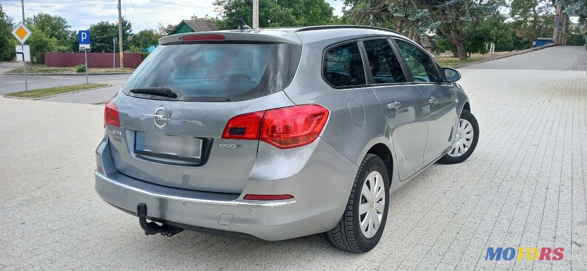 2012' Opel Astra photo #5