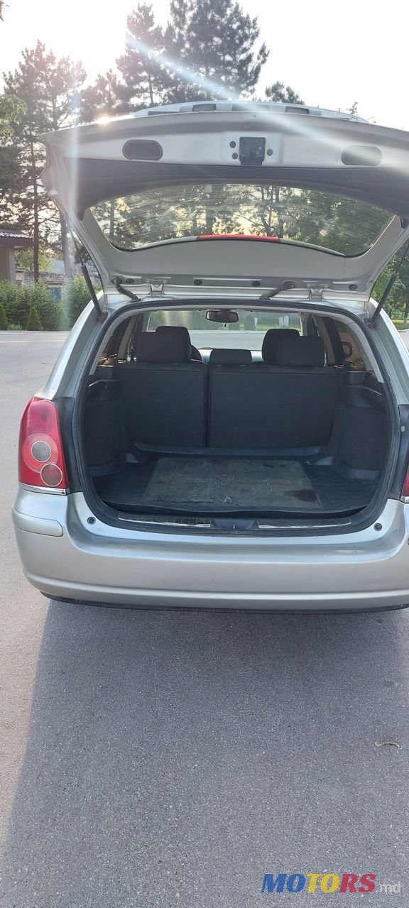 2008' Toyota Avensis photo #2