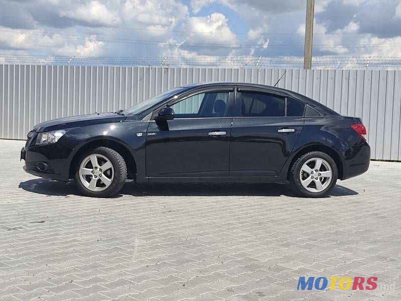 2010' Chevrolet Cruze photo #2