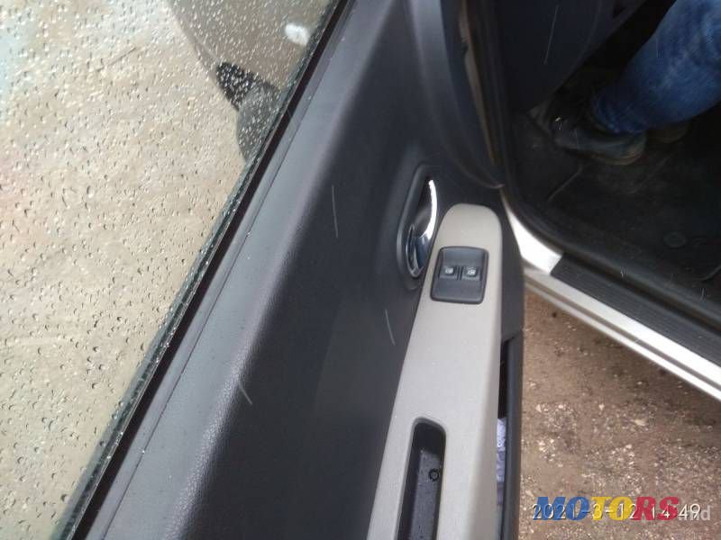 2013' Dacia Lodgy photo #4