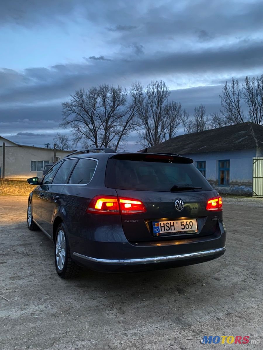 2011' Volkswagen Passat photo #1