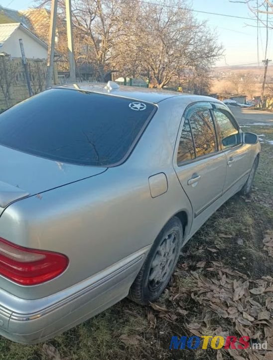 2001' Mercedes-Benz E-Class photo #3