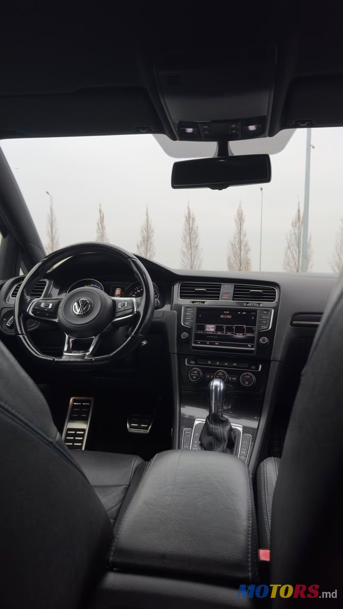 2015' Volkswagen Golf photo #6