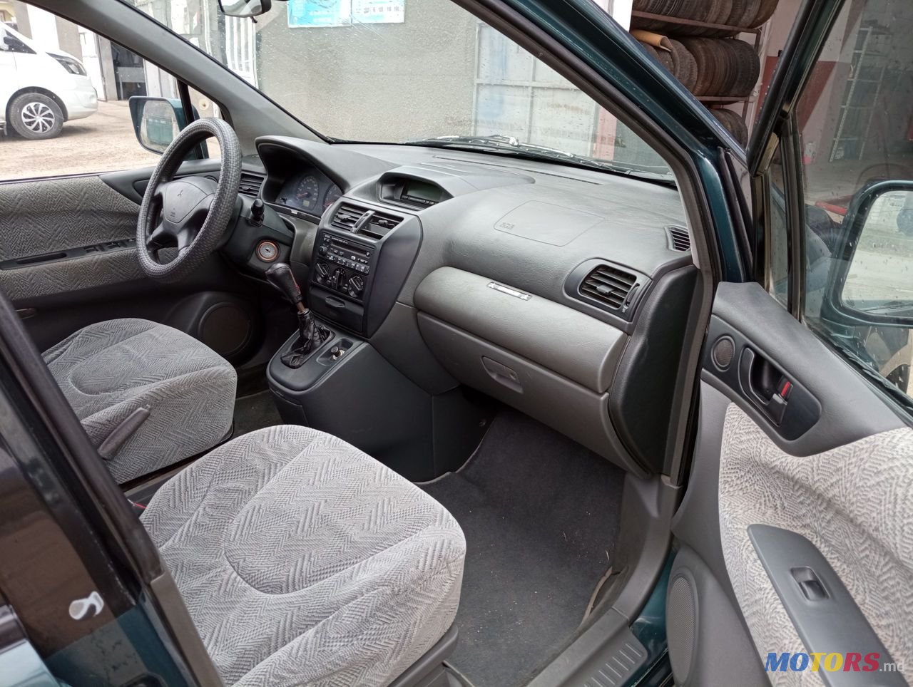 2000' Mitsubishi Space Wagon photo #6