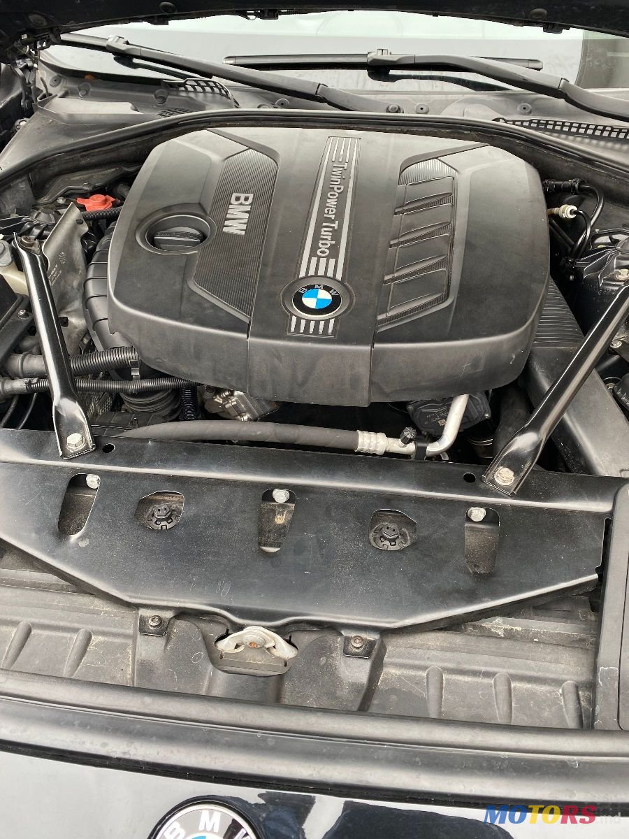 2011' BMW 5 Series photo #3