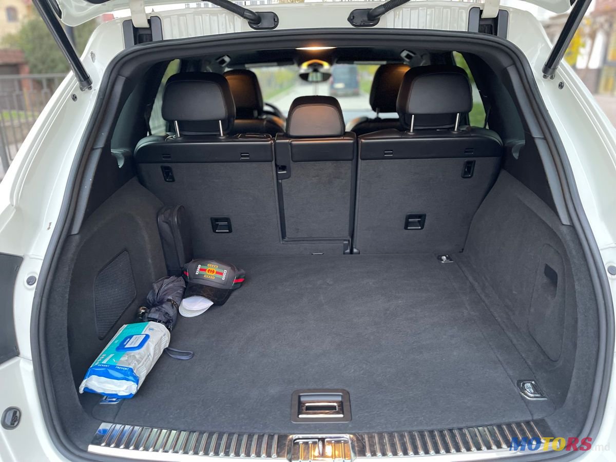 2012' Porsche Cayenne photo #5