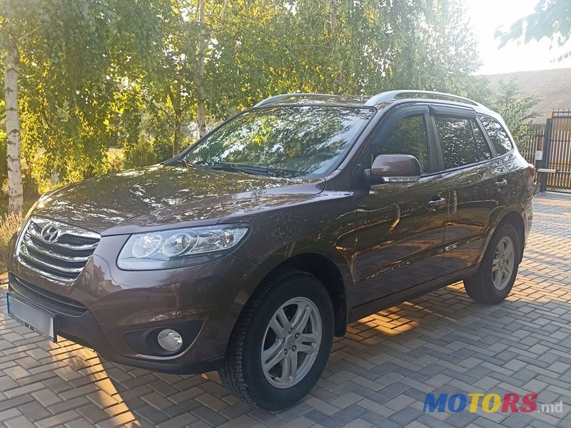 2010' Hyundai Santa Fe photo #3