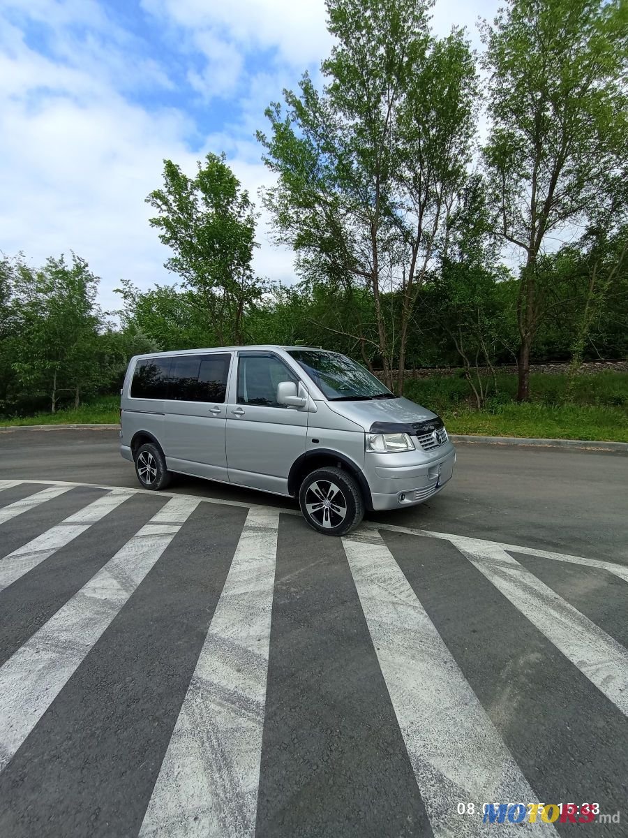 2004' Volkswagen Transporter photo #1