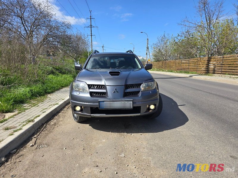 2005' Mitsubishi Outlander photo #3
