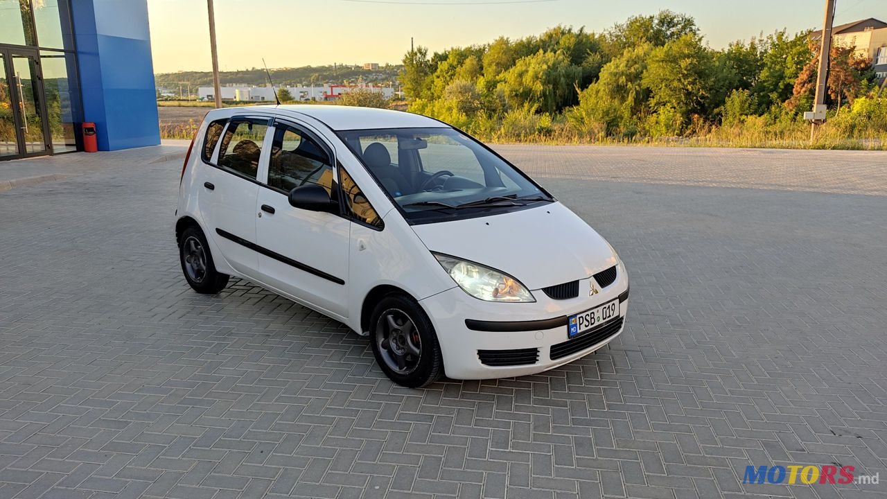2007' Mitsubishi Colt photo #2