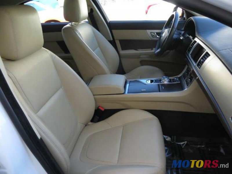 2013' Jaguar XF photo #3