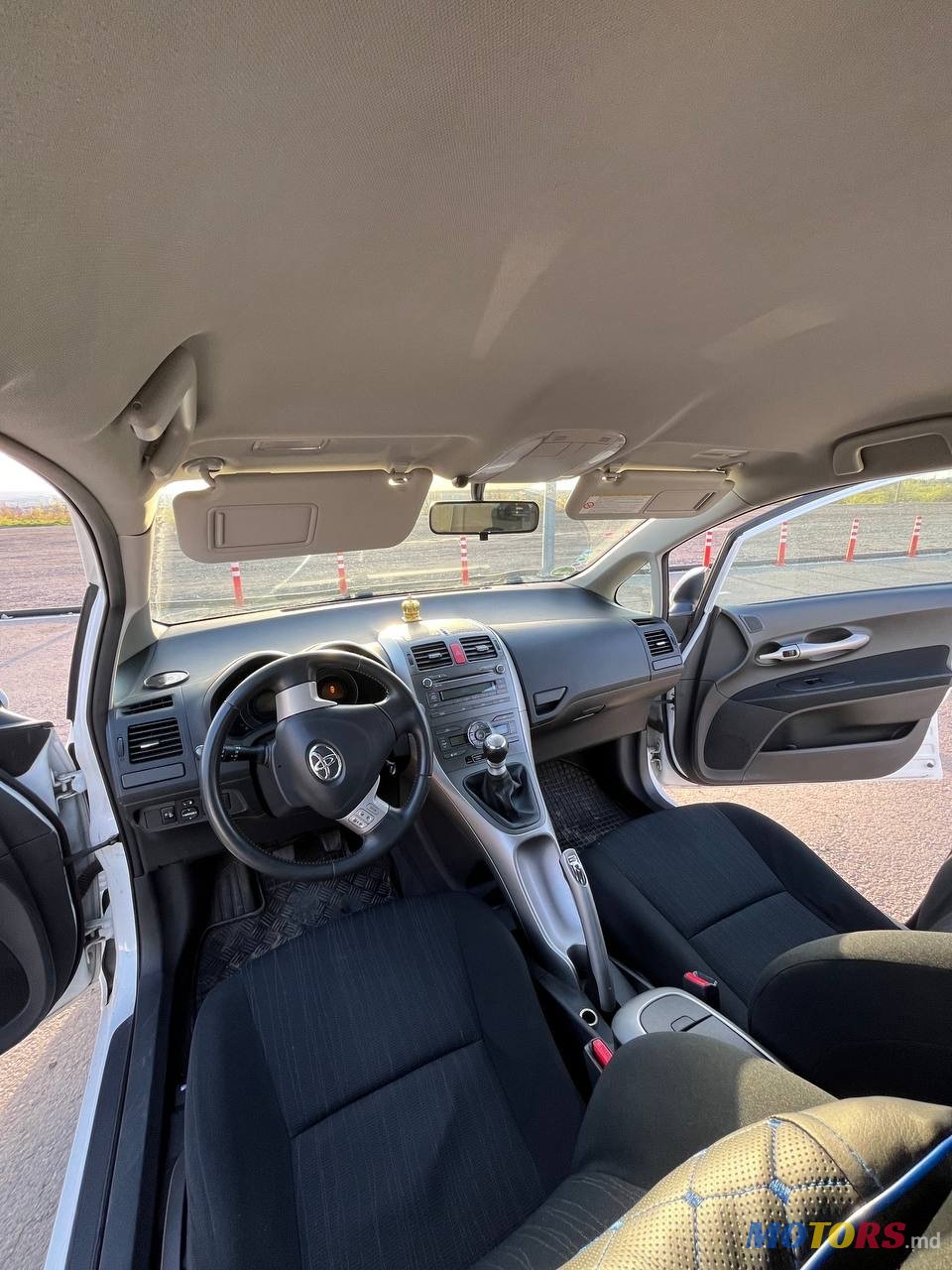 2009' Toyota Auris photo #6