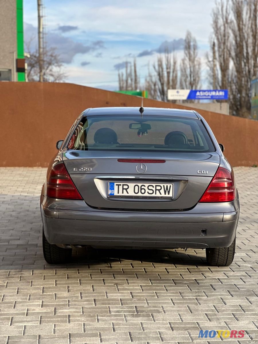 2005' Mercedes-Benz E Класс photo #4