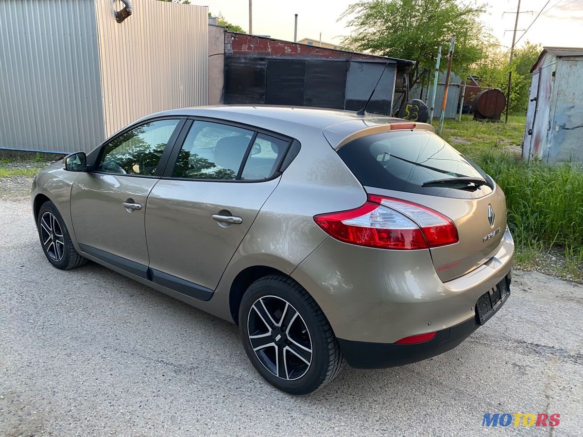 2011' Renault Megane photo #3