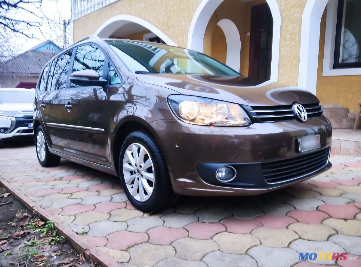 2015' Volkswagen Touran photo #2