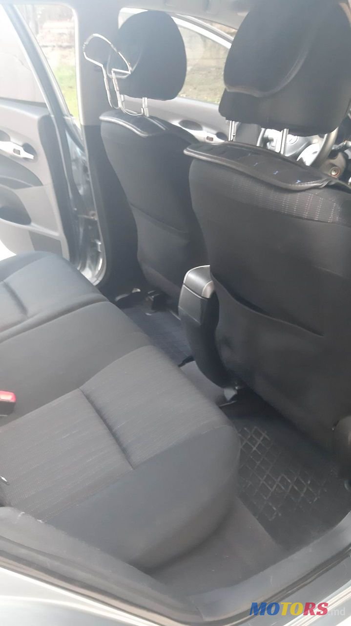 2009' Toyota Auris photo #4