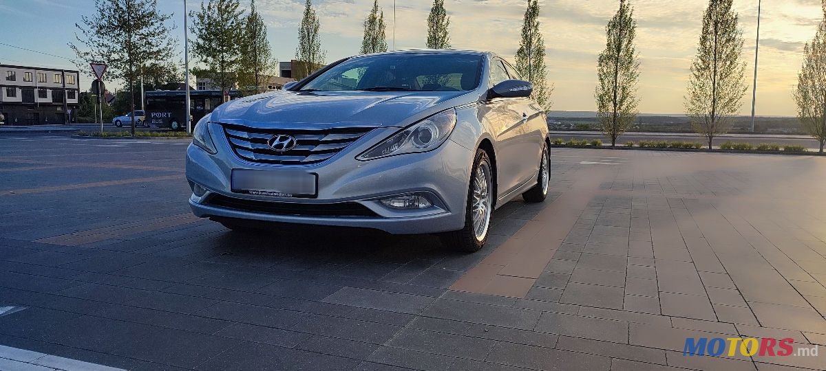 2011' Hyundai Sonata photo #1