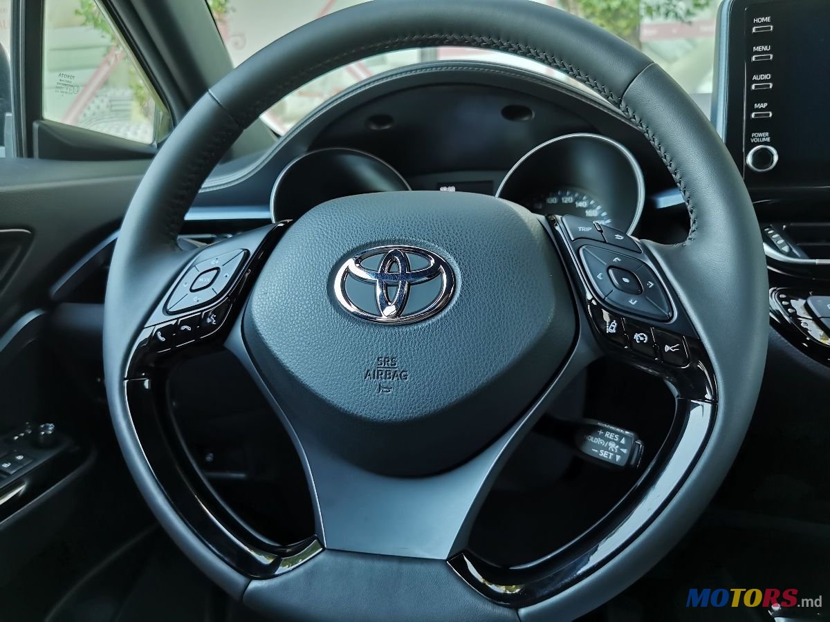 2020' Toyota C-HR photo #5