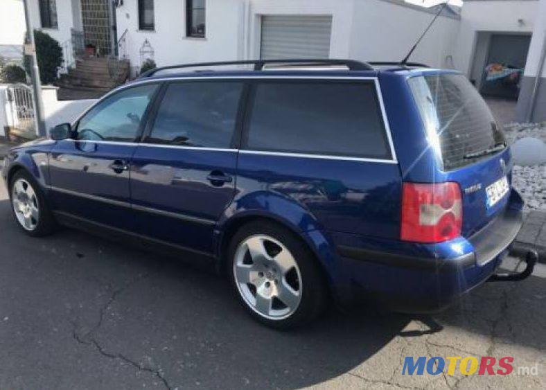 2005' Volkswagen Passat photo #2