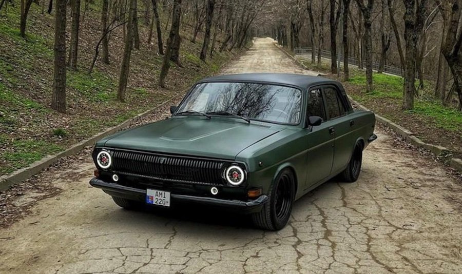 Aceasta e o Volga GAZ-2410 modificată din Moldova, făcută să arate superb