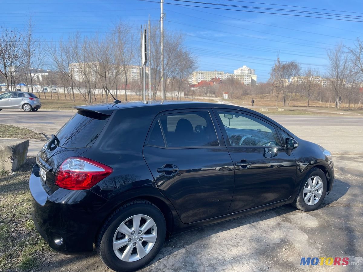 2011' Toyota Auris photo #6