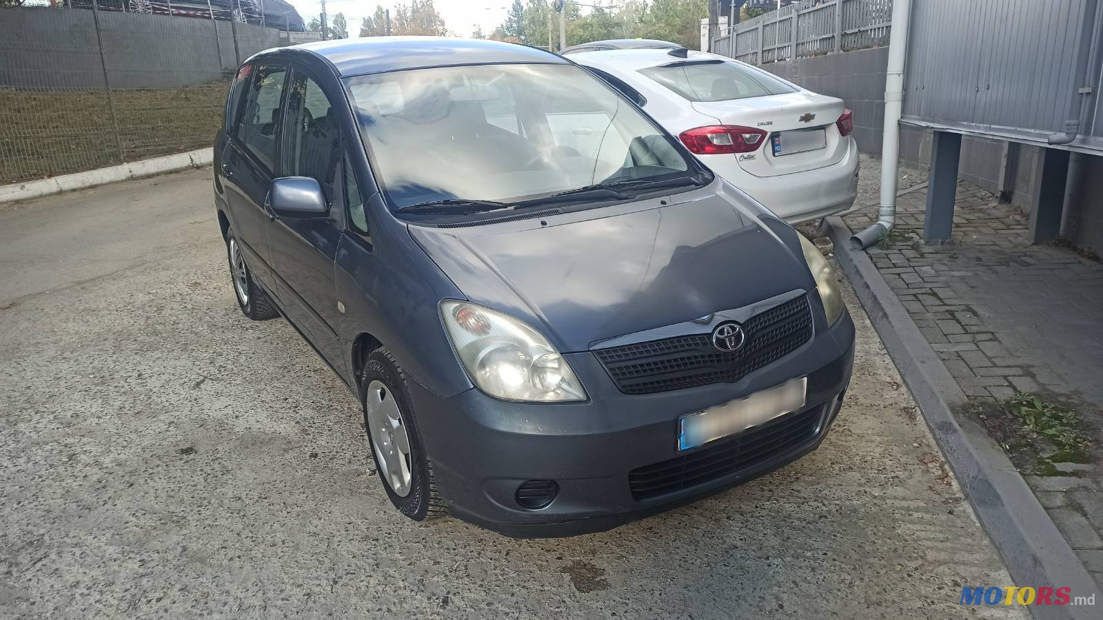 2003' Toyota Corolla Verso photo #1