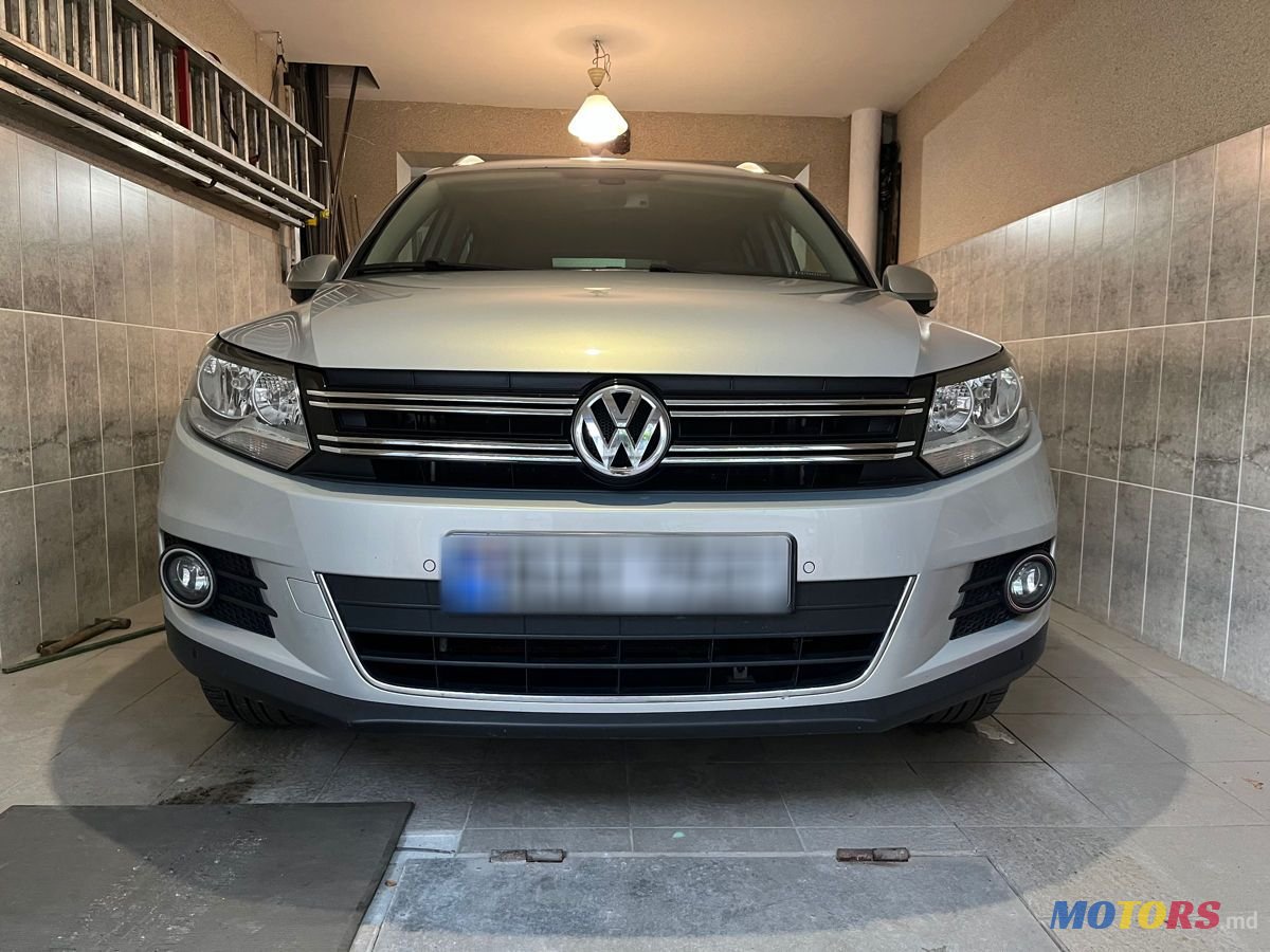 2011' Volkswagen Tiguan photo #5