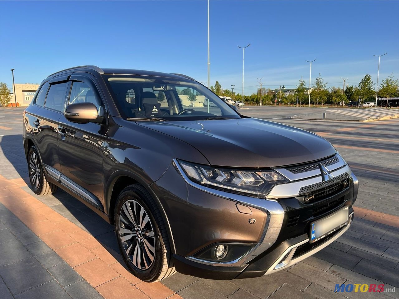 2018' Mitsubishi Outlander photo #2