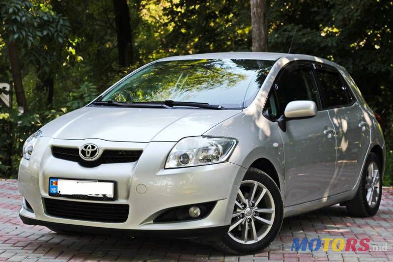 2010' Toyota Auris photo #2