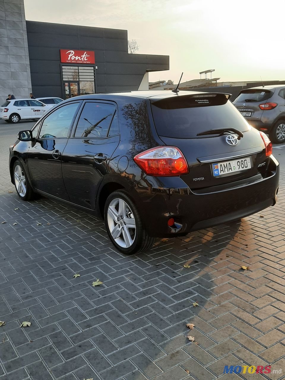 2011' Toyota Auris photo #4